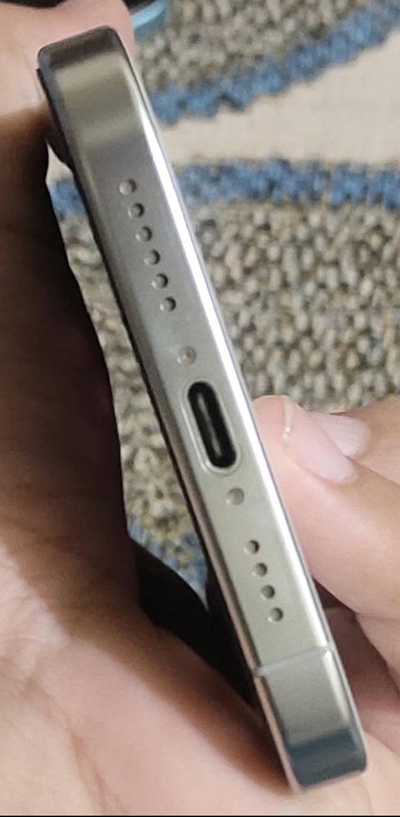 Apple iPhone 16 Pro Max 3