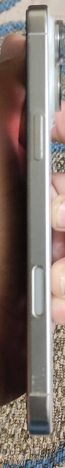 Apple iPhone 16 Pro Max 4