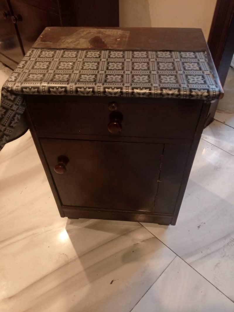 DRESSING +2 SIDE TABLE 2