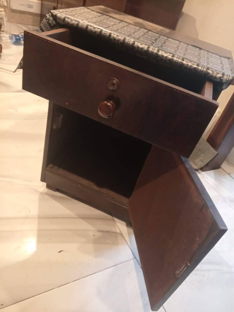 DRESSING +2 SIDE TABLE 3