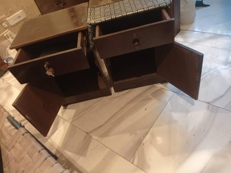 DRESSING +2 SIDE TABLE 4