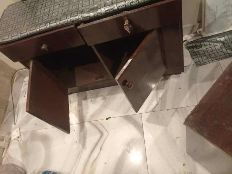 DRESSING +2 SIDE TABLE 5
