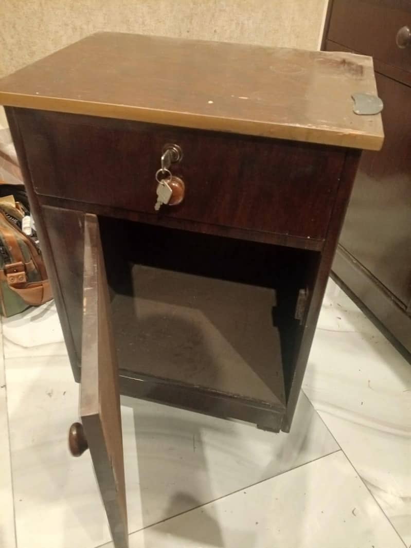 DRESSING +2 SIDE TABLE 6