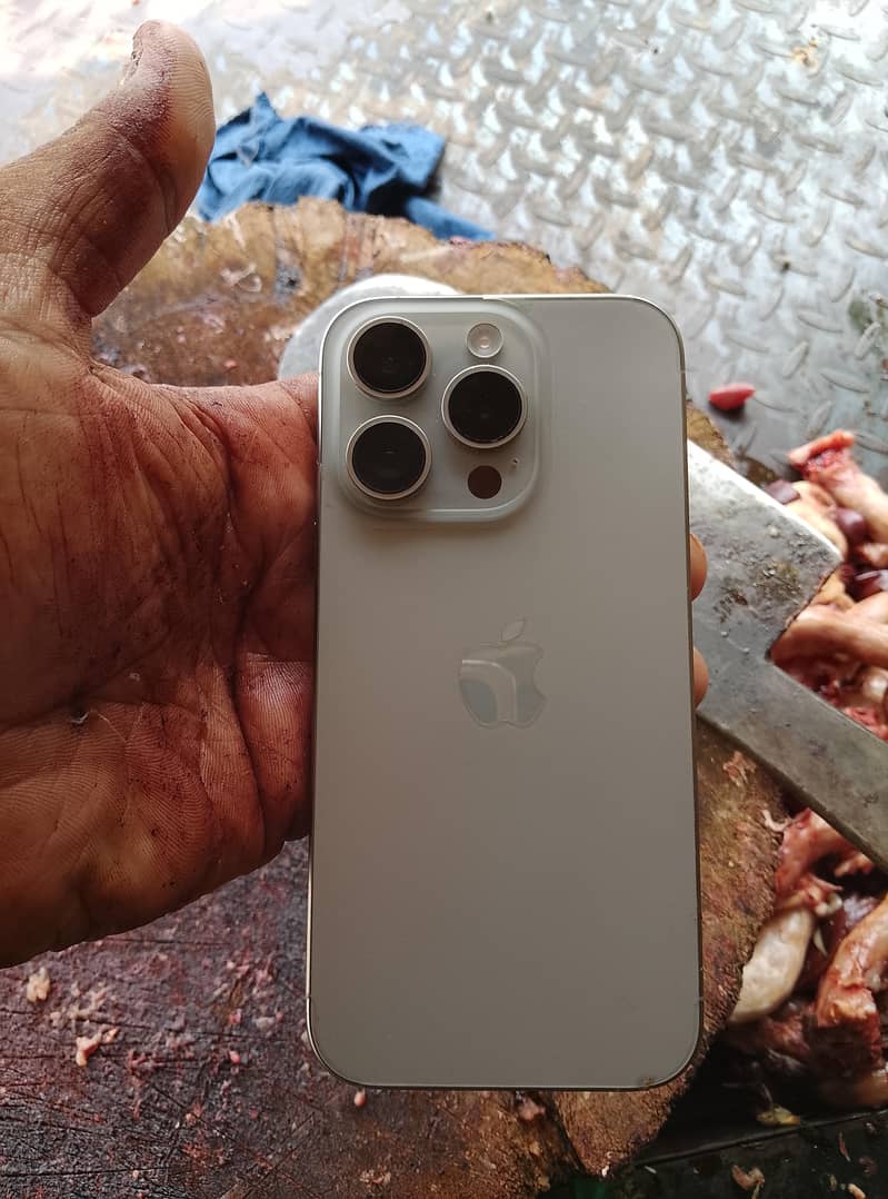 Apple iPhone 15 Pro 3