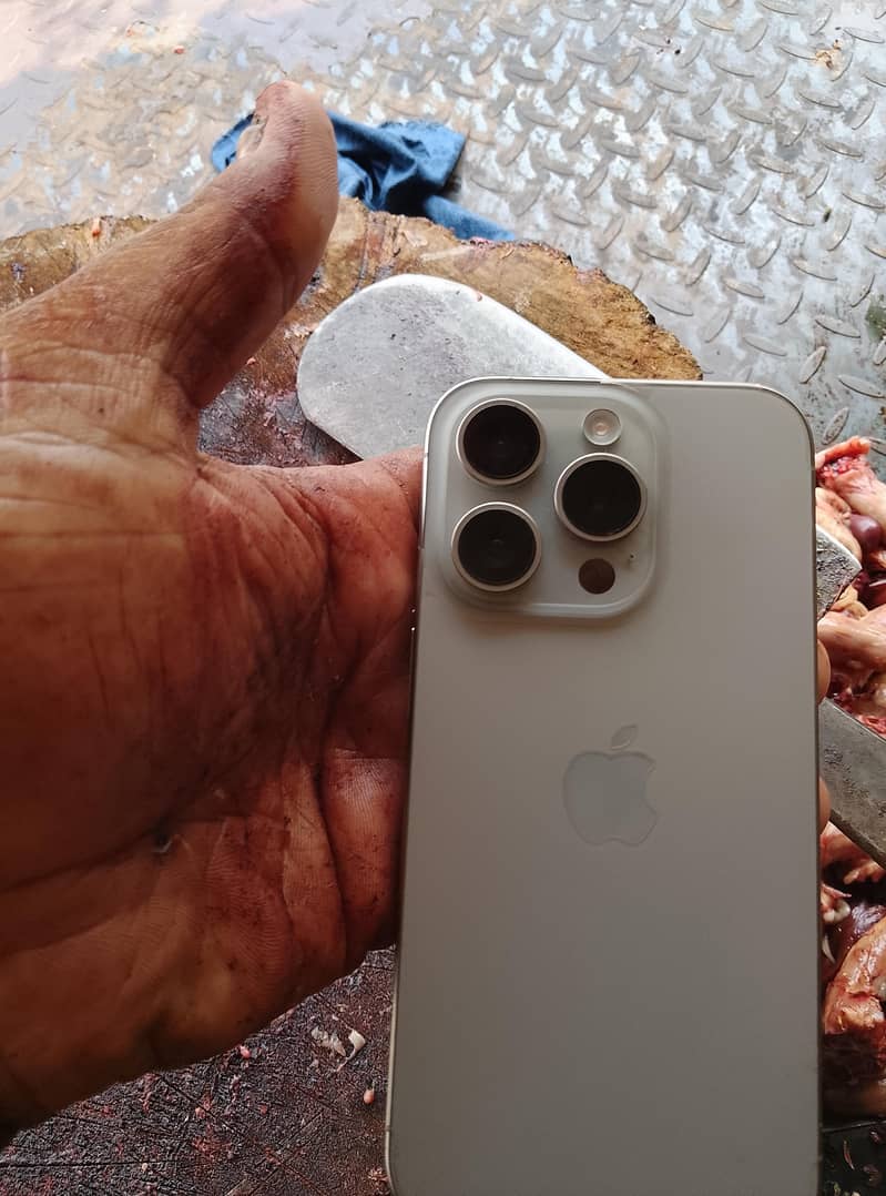 Apple iPhone 15 Pro 4