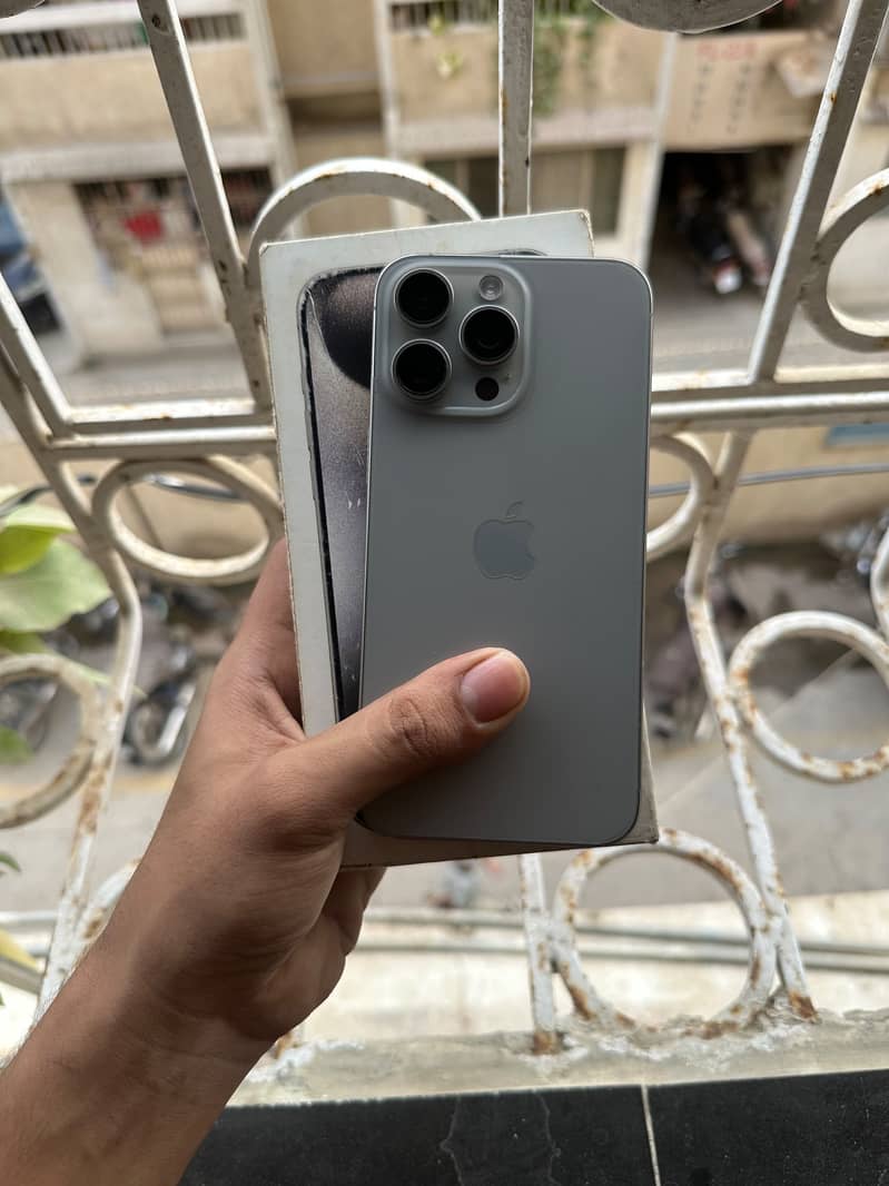 Apple iPhone 15 Pro Max 0