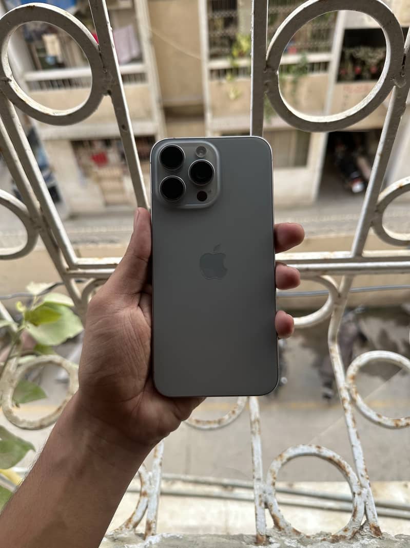Apple iPhone 15 Pro Max 1