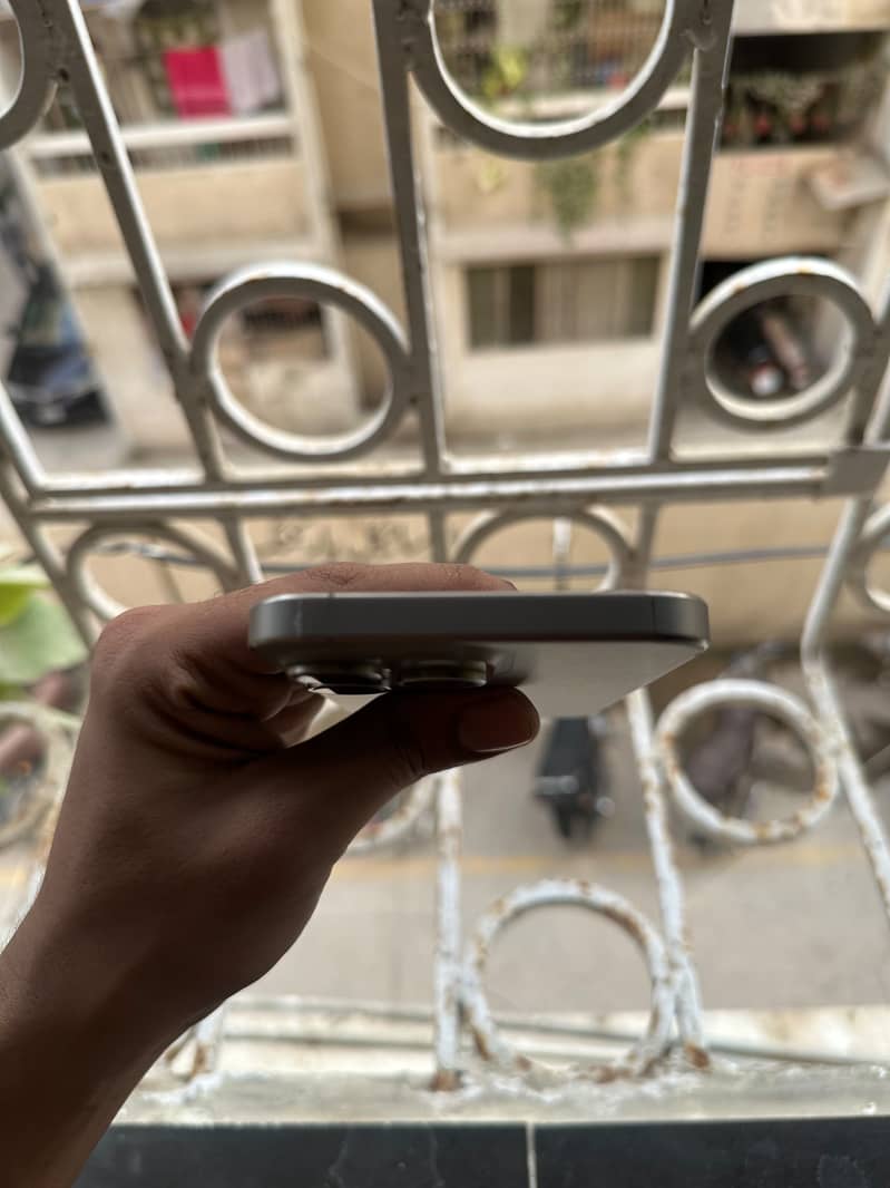 Apple iPhone 15 Pro Max 2
