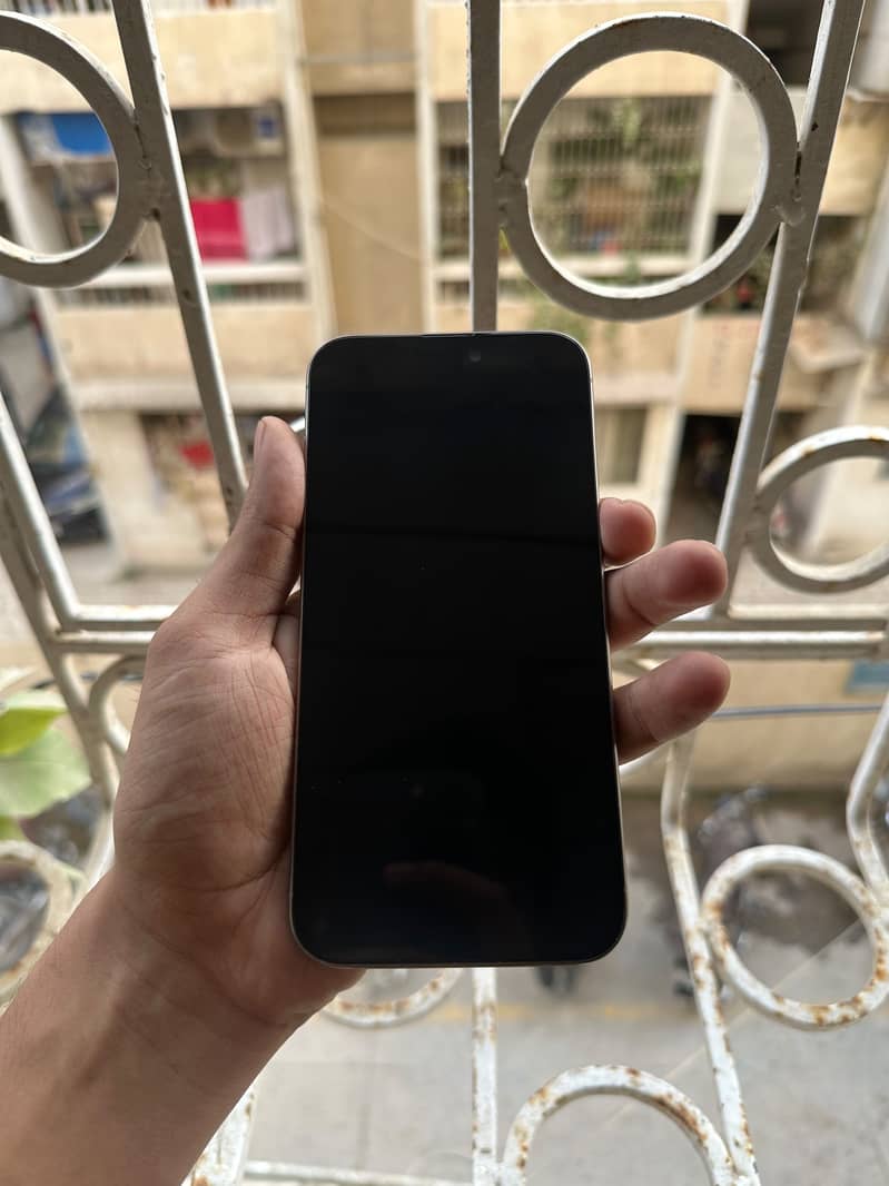 Apple iPhone 15 Pro Max 4