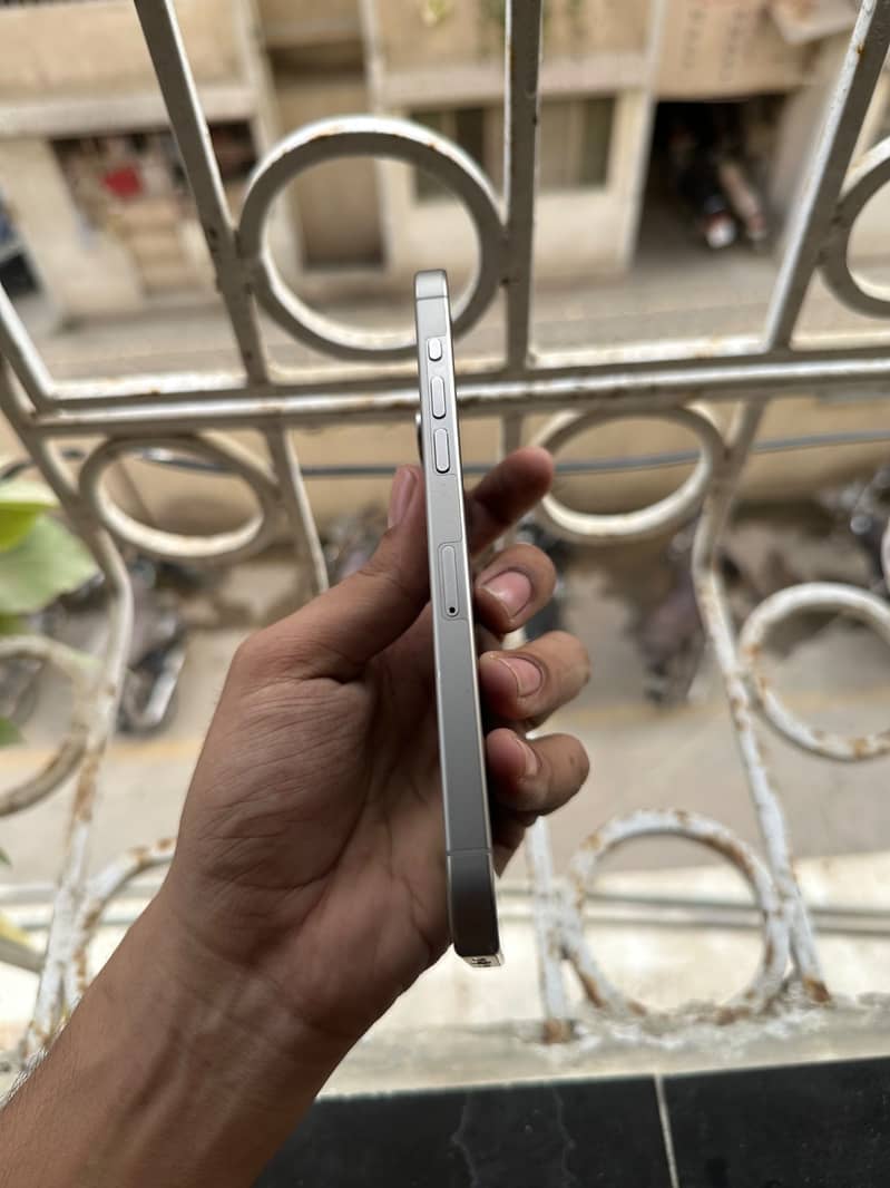 Apple iPhone 15 Pro Max 6