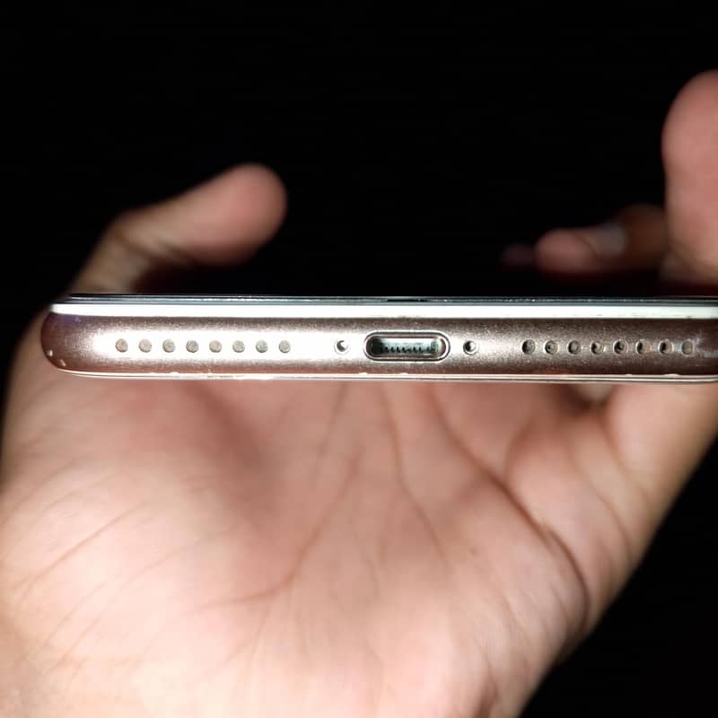 Apple iPhone 8 Plus 3