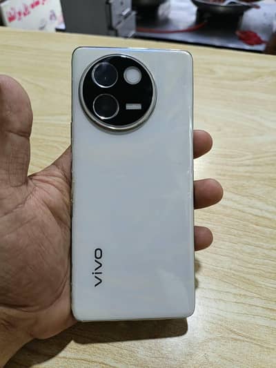 Vivo V30e