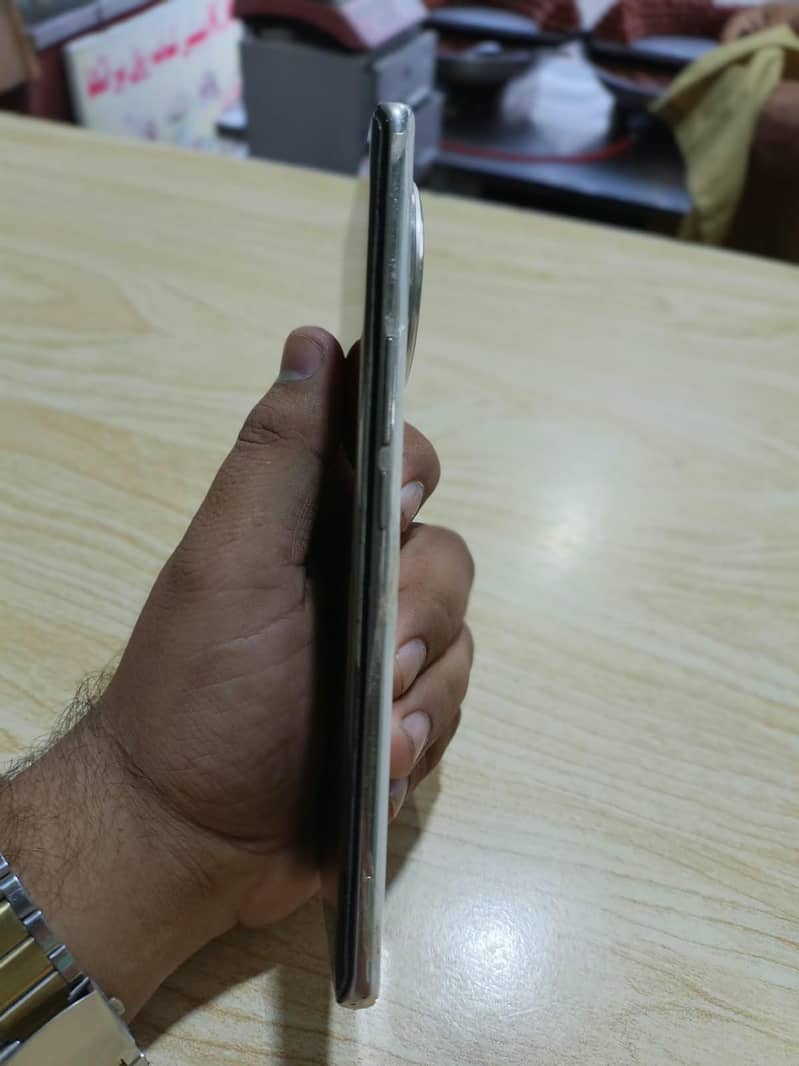 Vivo V30e 4