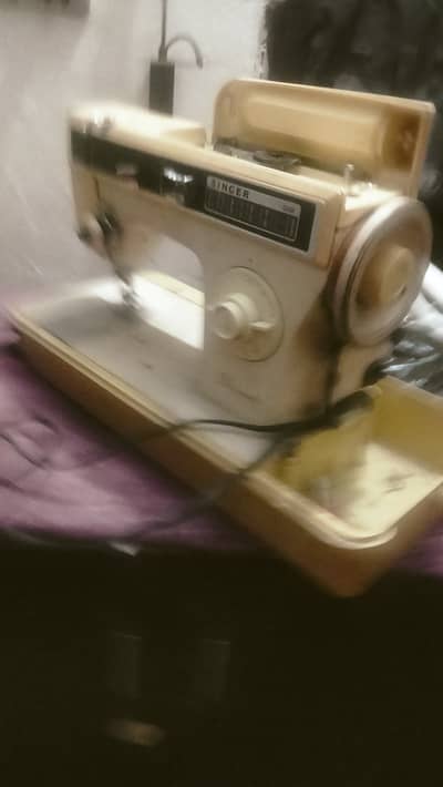 One handed use stitching machine