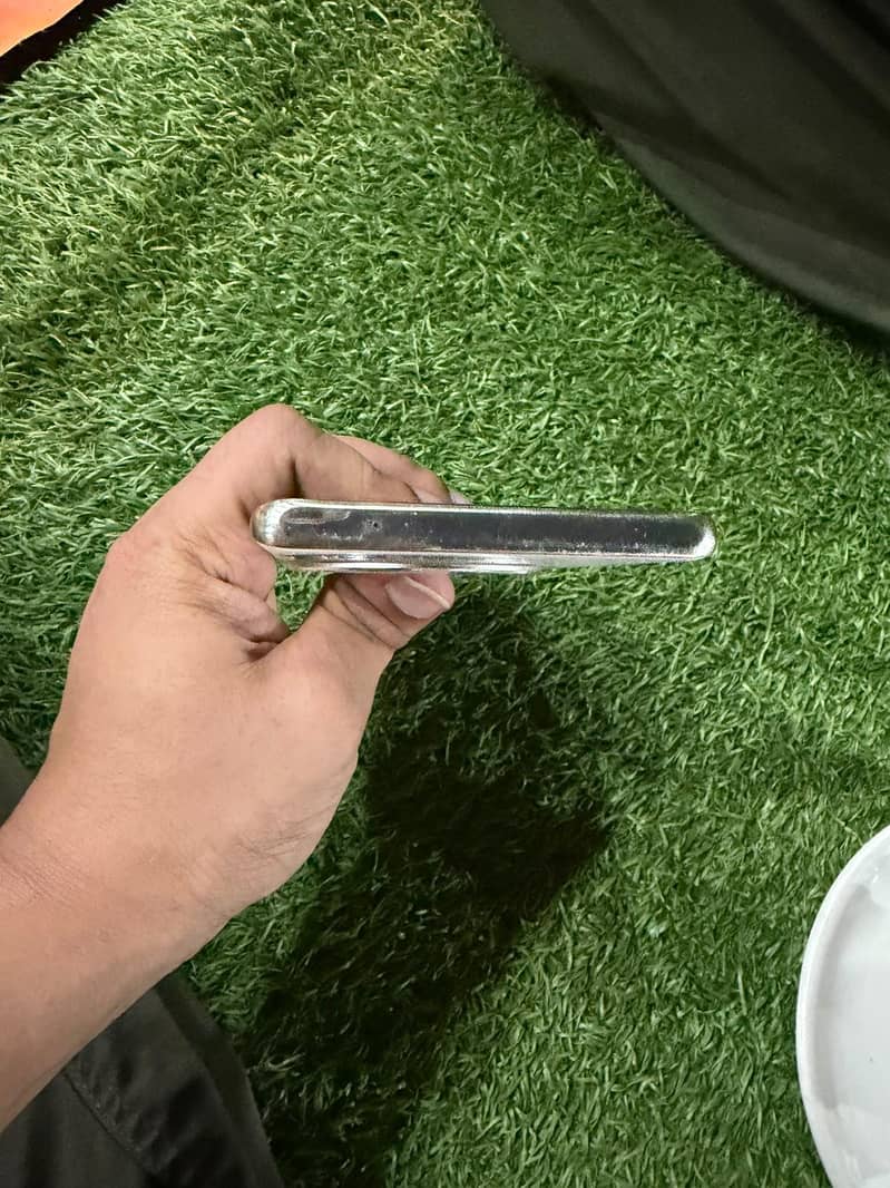 Vivo V30e 5
