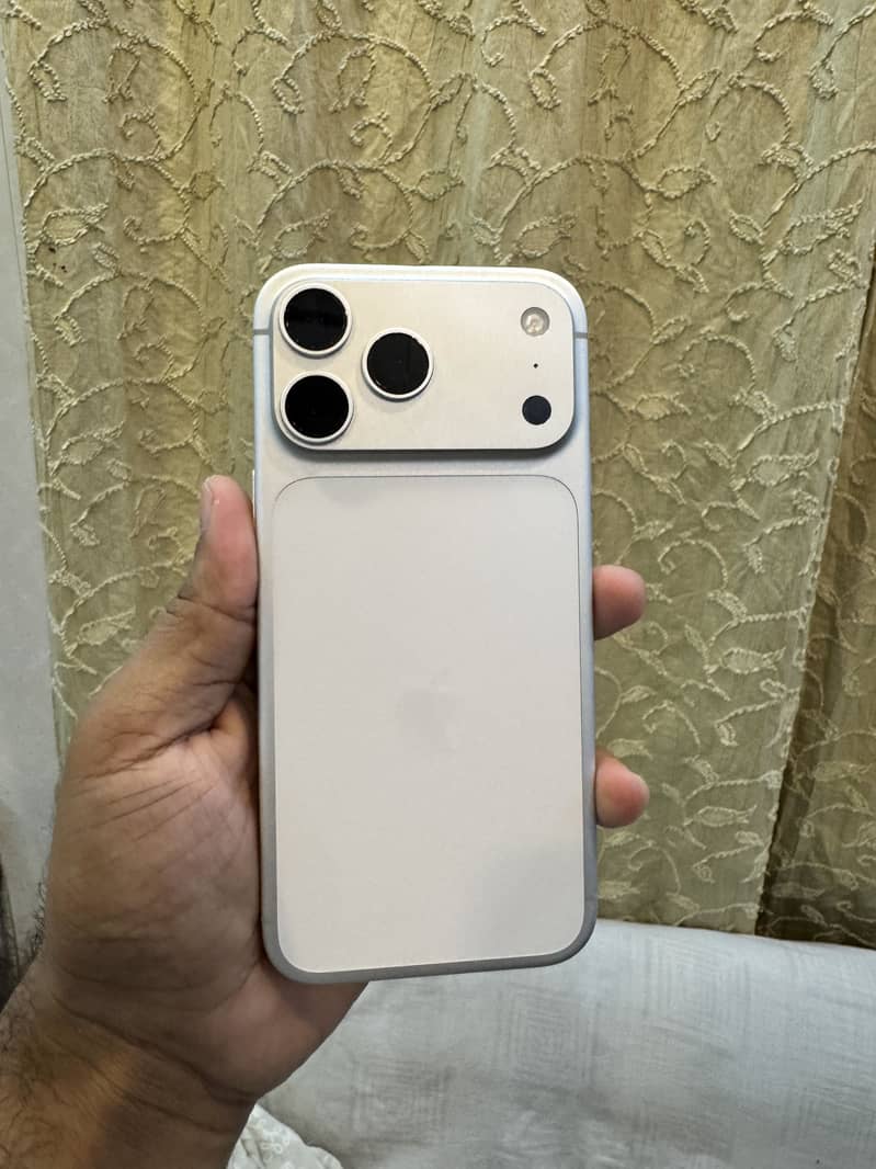 Apple iPhone 17 Pro Max 3