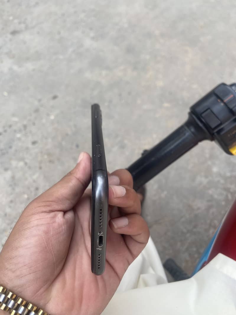 Apple iPhone 11 3