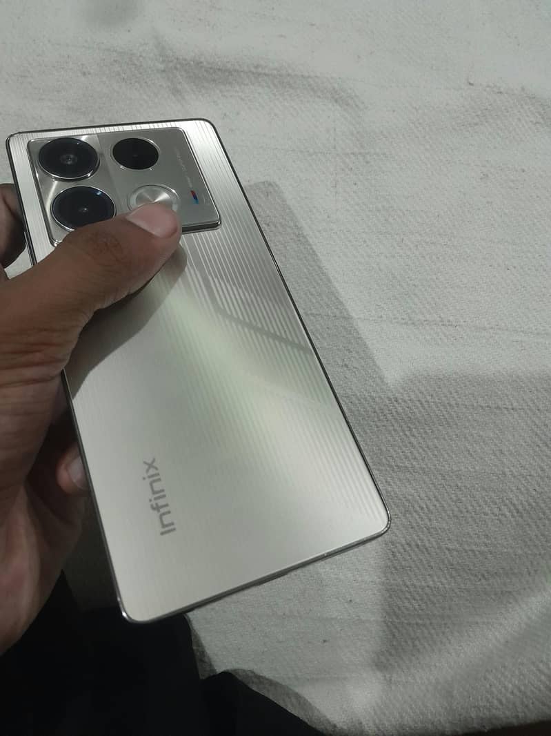 Infinix Note 40 5