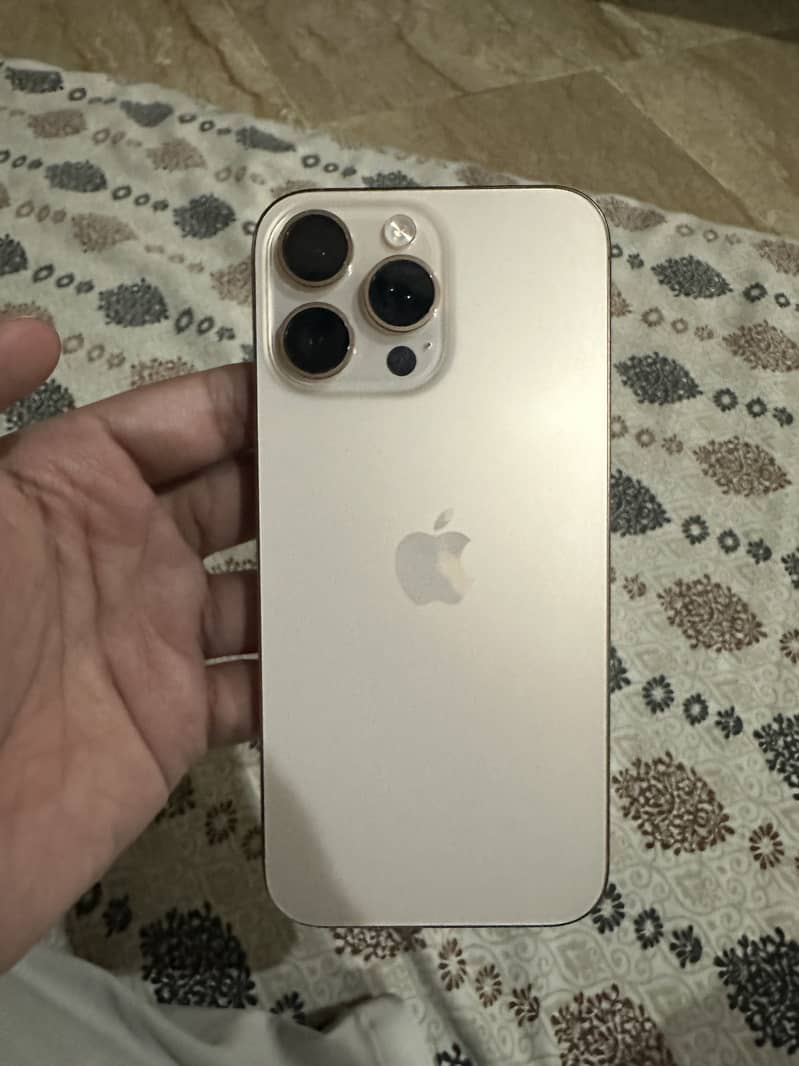 Apple iPhone 16 Pro Max 5