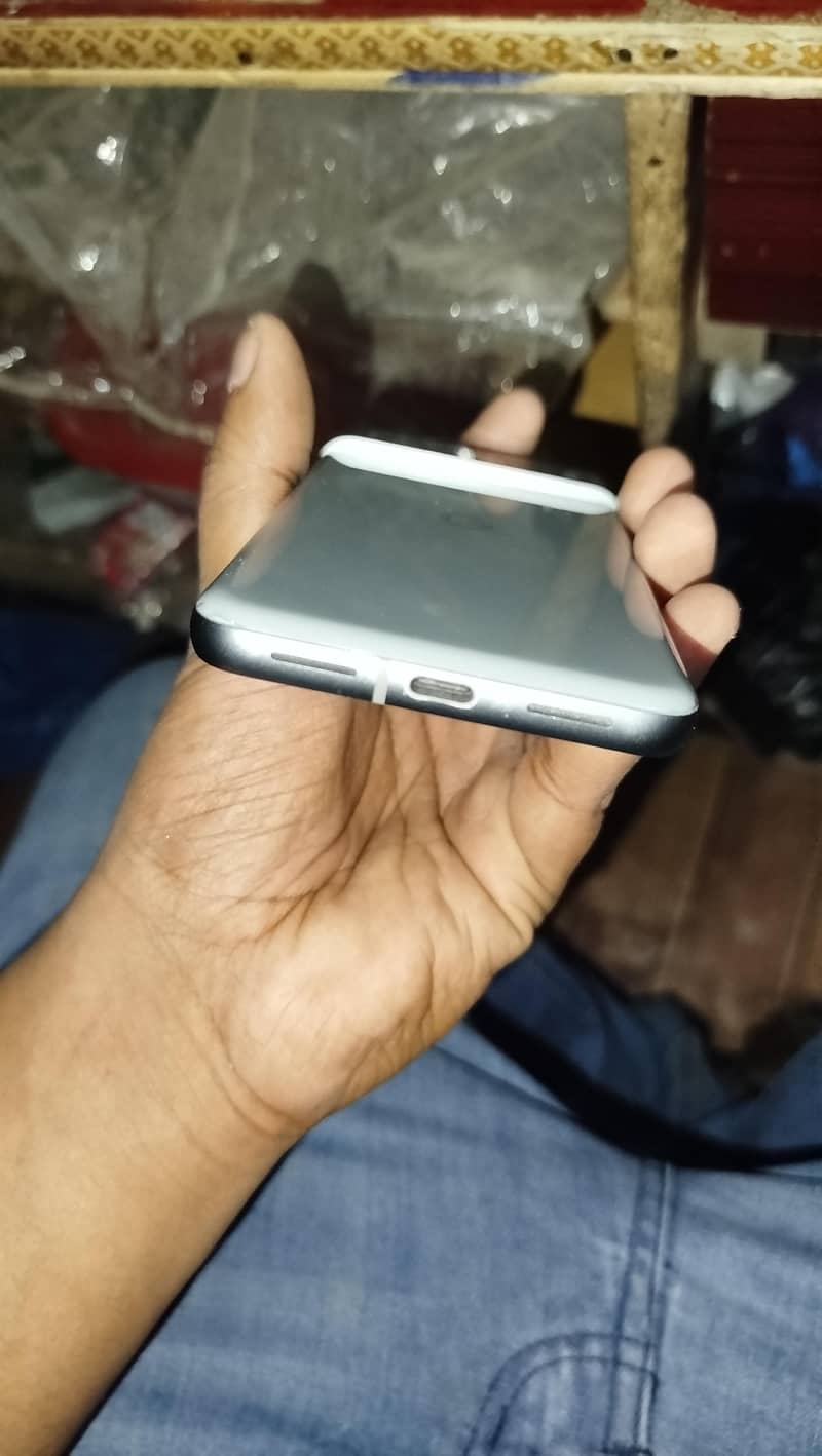 Google Pixel 8 4