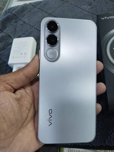 Vivo V70 FE 5G
