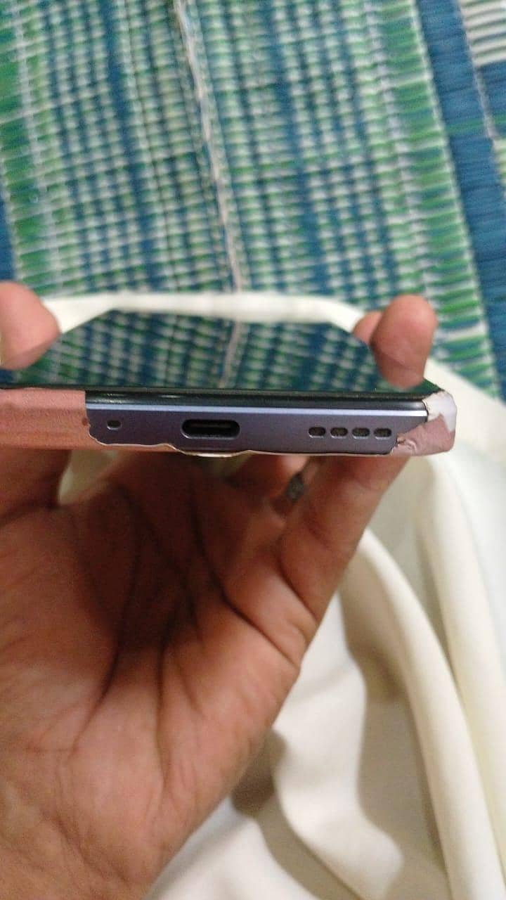 Realme C75x 4