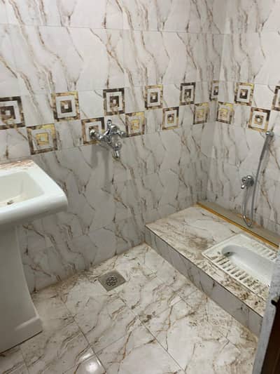 Ground floor for rent in offer colony near misyal road naserabad police station