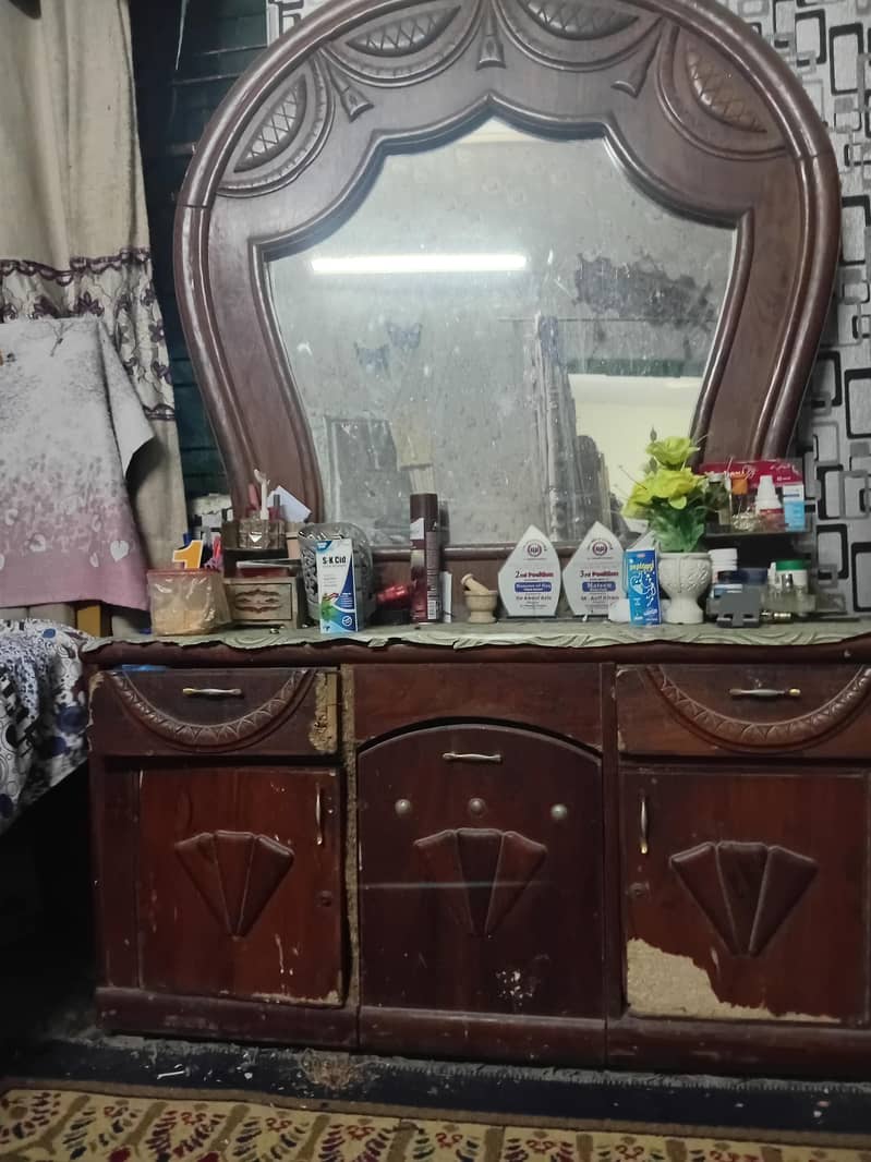 dressing table 0