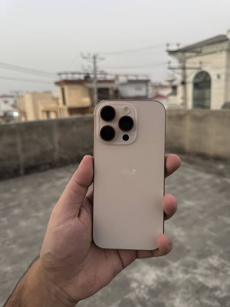 Apple iPhone 16 Pro 0