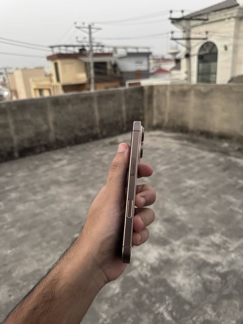 Apple iPhone 16 Pro 2