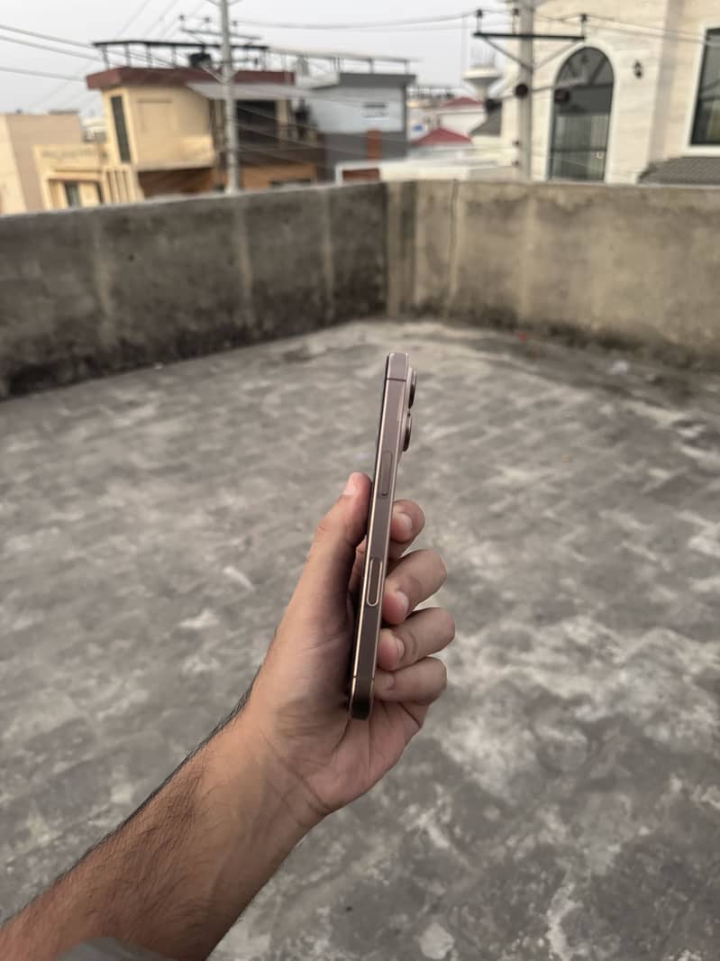 Apple iPhone 16 Pro 5