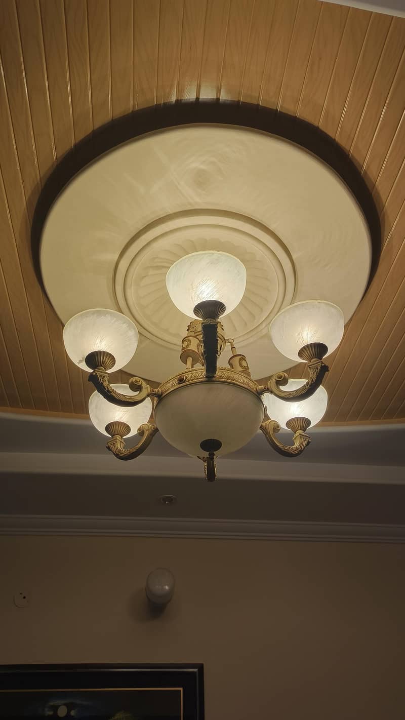 Chandelier 0