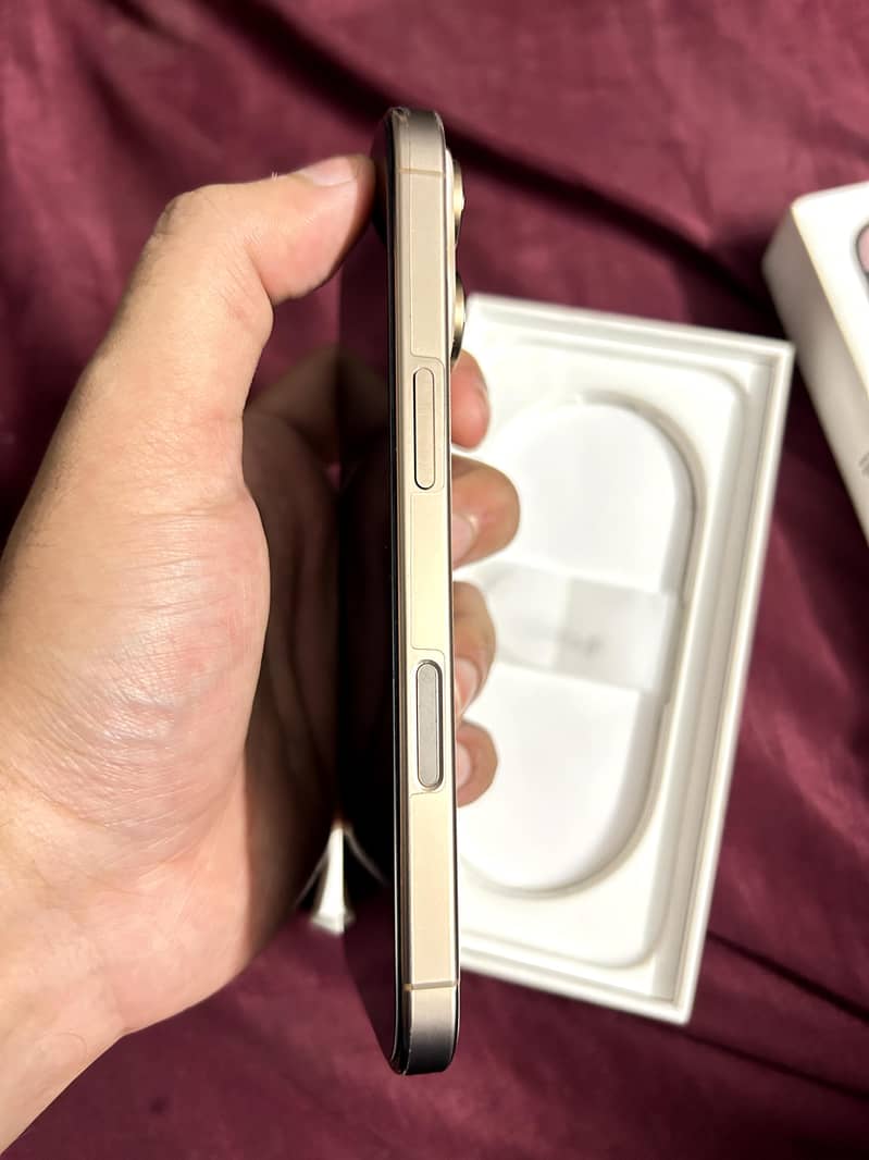 Apple iPhone 16 Pro 1