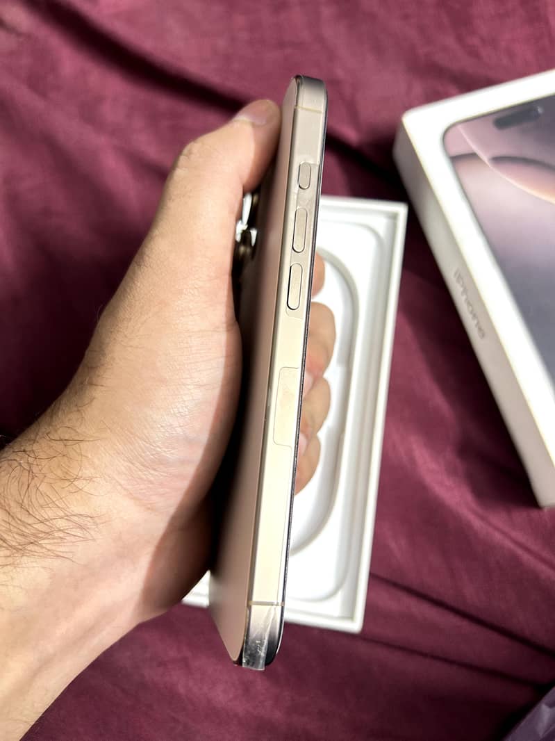 Apple iPhone 16 Pro 2