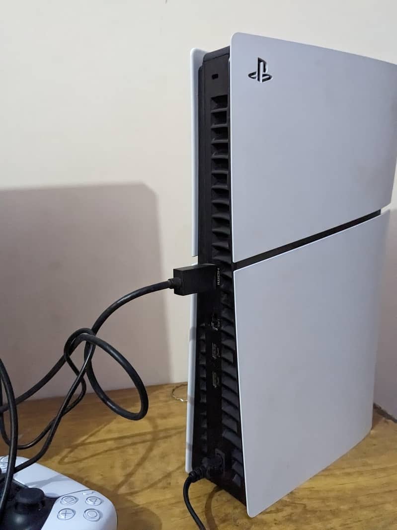 ps5 with 2 controller 3