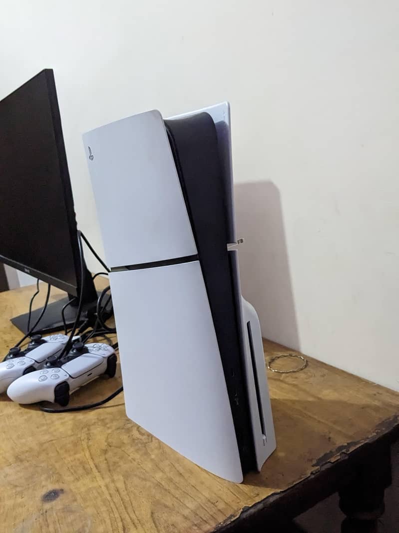 ps5 with 2 controller 6