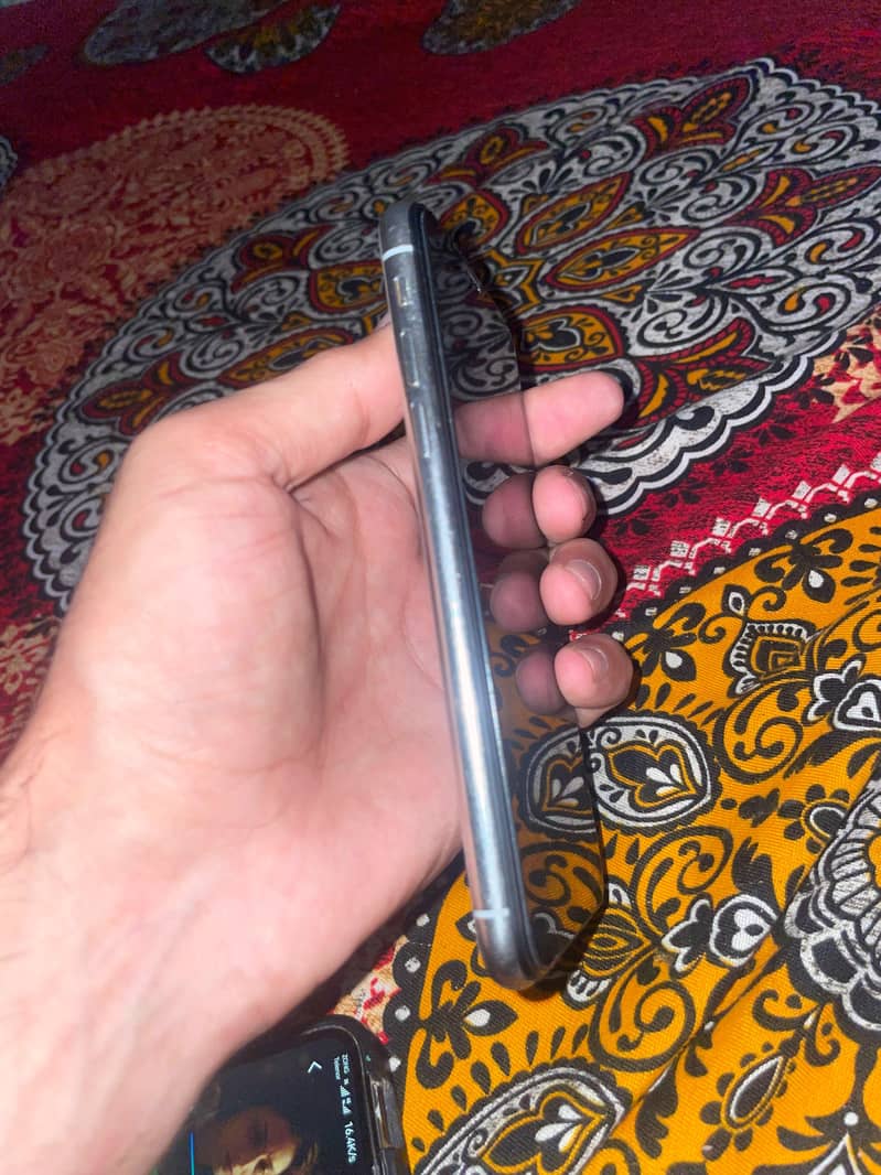 Apple iPhone X 3