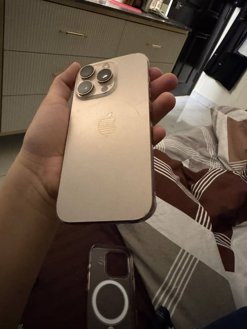 Apple iPhone 16 Pro 3