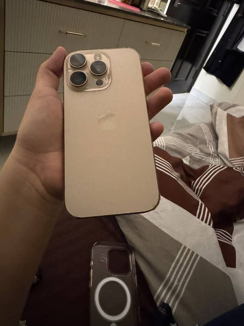 Apple iPhone 16 Pro 4