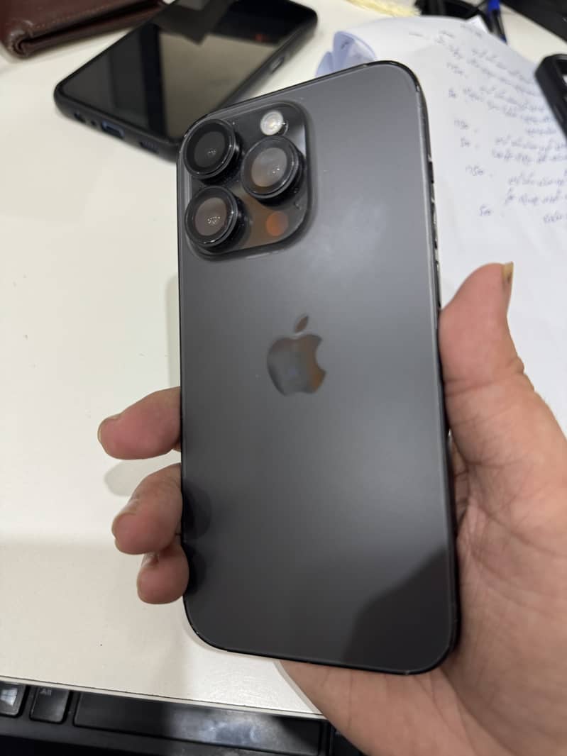 Apple iPhone 14 Pro 1