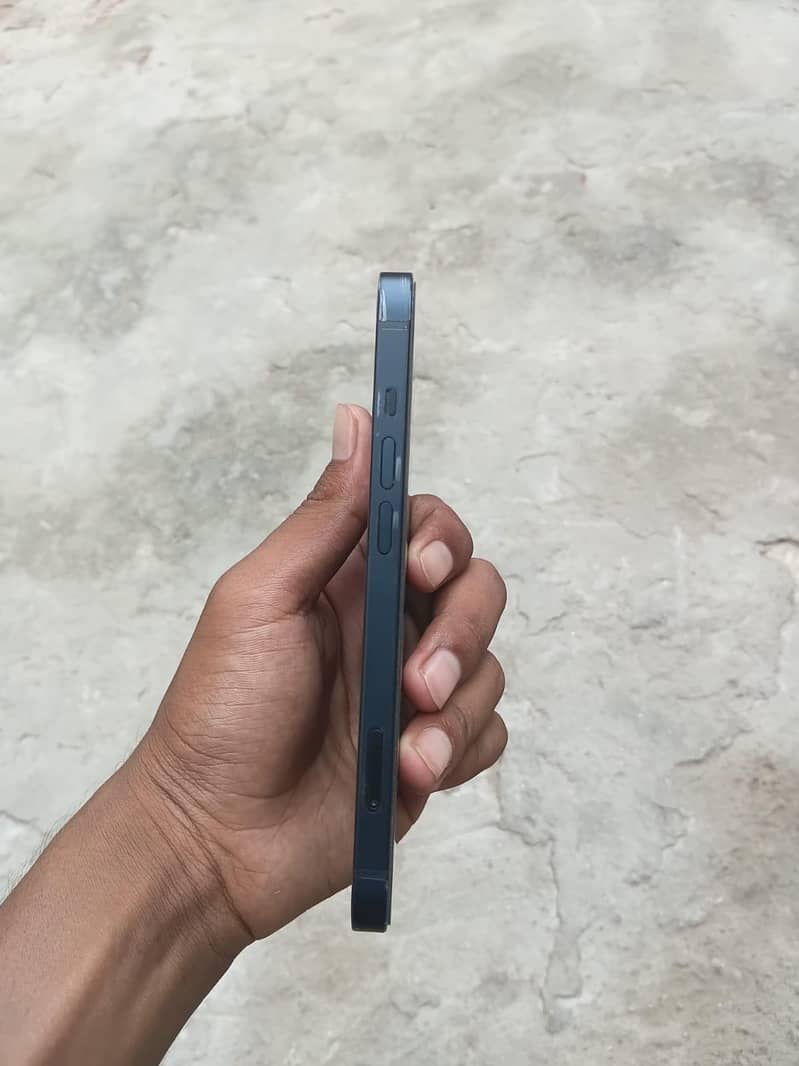 Apple iPhone 13 1