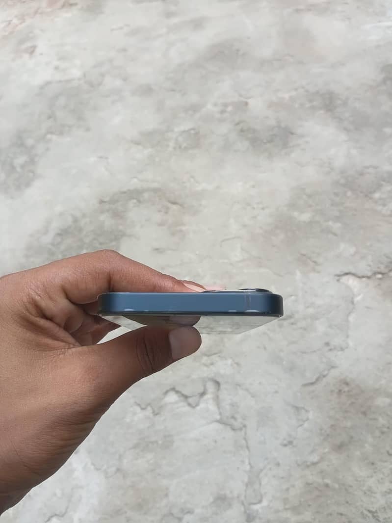 Apple iPhone 13 3