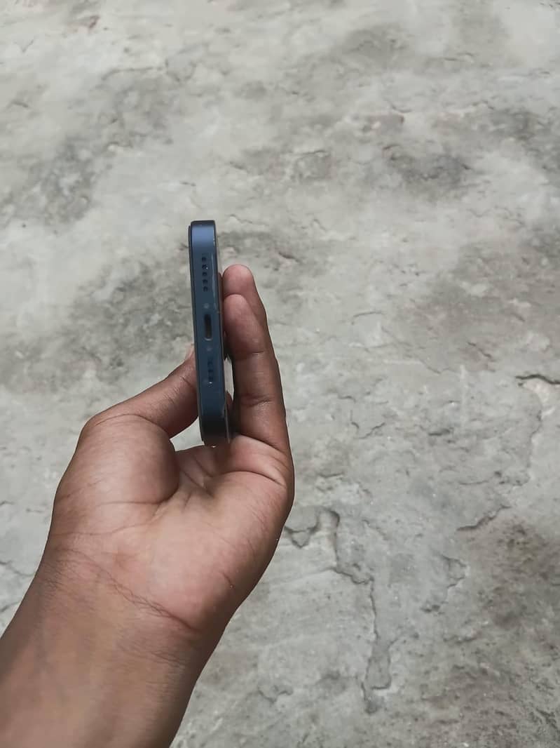 Apple iPhone 13 4