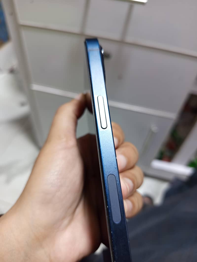 Apple iPhone 13 1