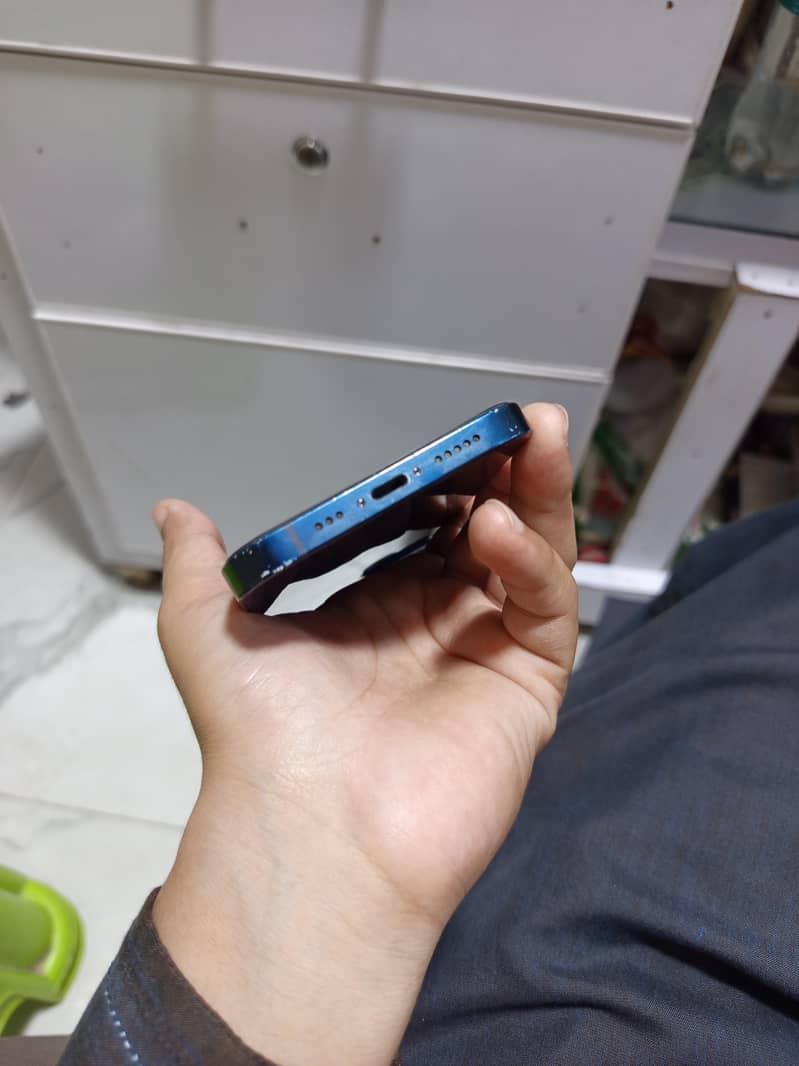 Apple iPhone 13 4