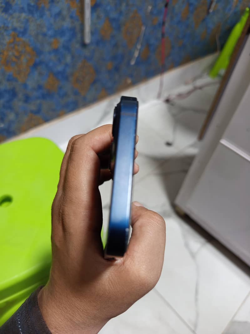 Apple iPhone 13 5