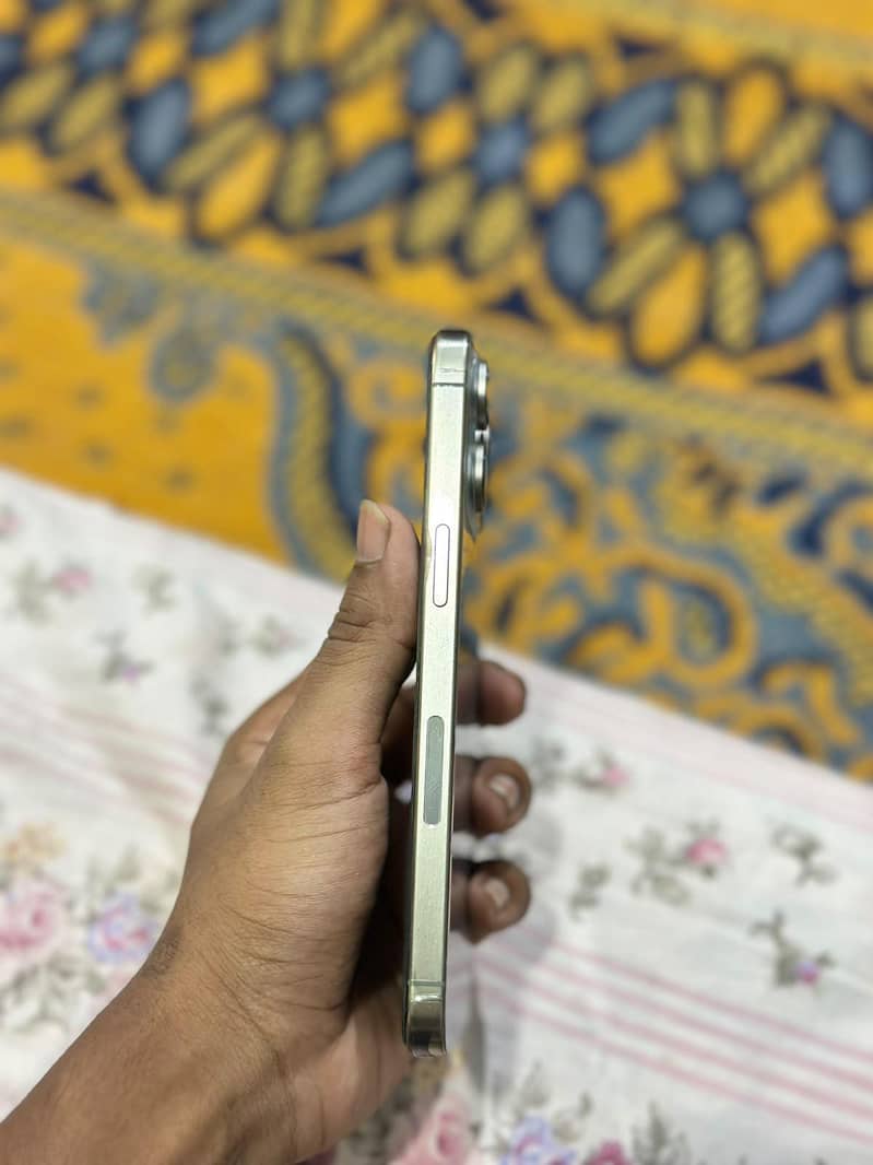 Apple iPhone 15 Pro Max 2