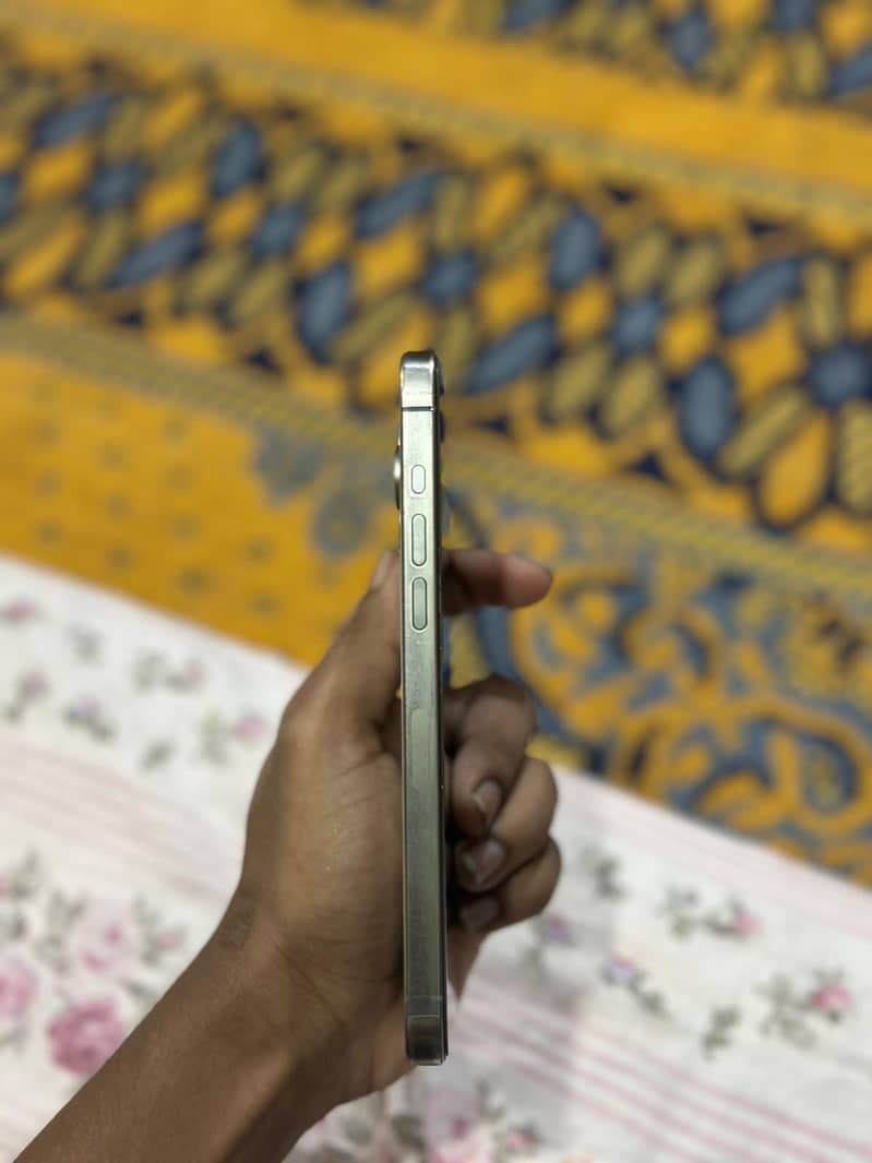 Apple iPhone 15 Pro Max 3