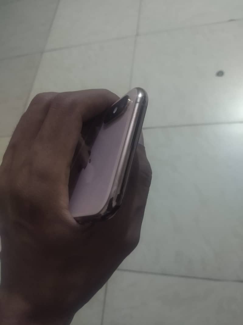 Apple iPhone XS 3