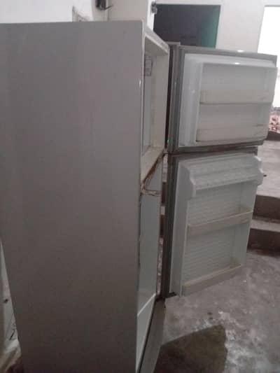 "Dawlance "premium refrigerator neat &clean condition/Rs 40,000